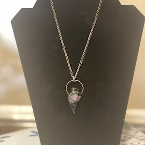 Obsidian arrow with amethyst in copper - Protection Talisman