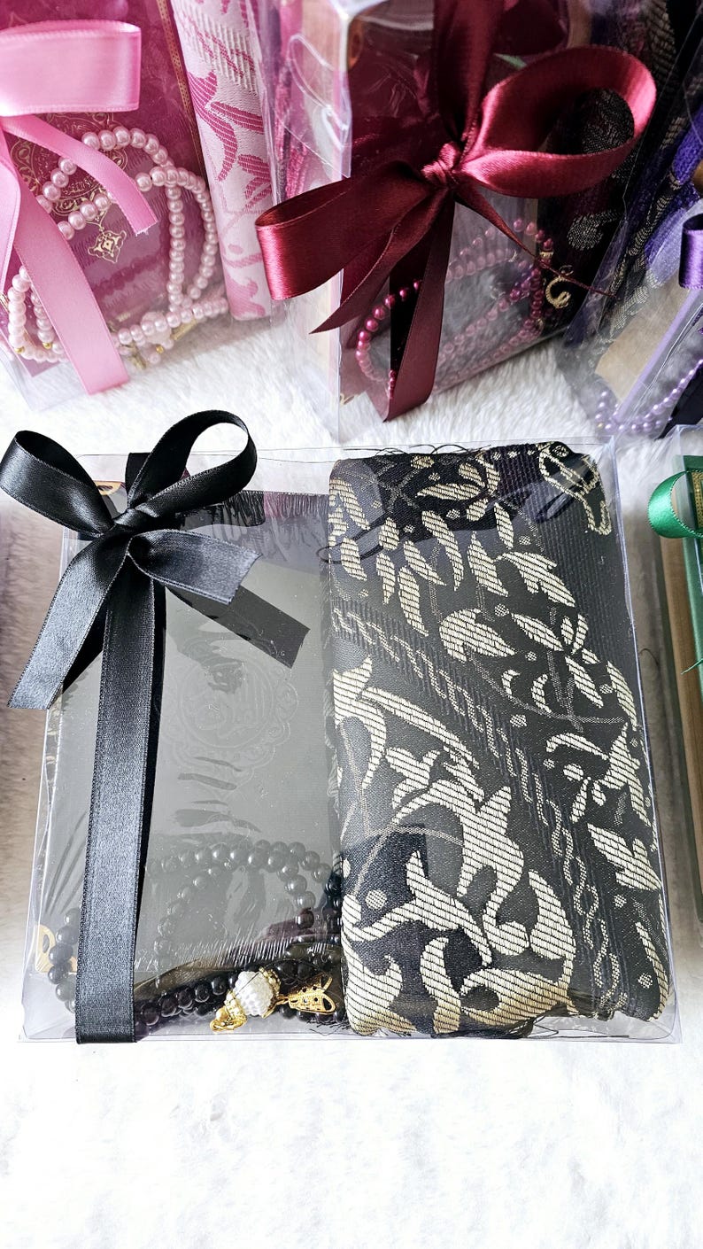 Engraved Quran Gift Set: Islamic Prayer Rug & Tasbih image 13