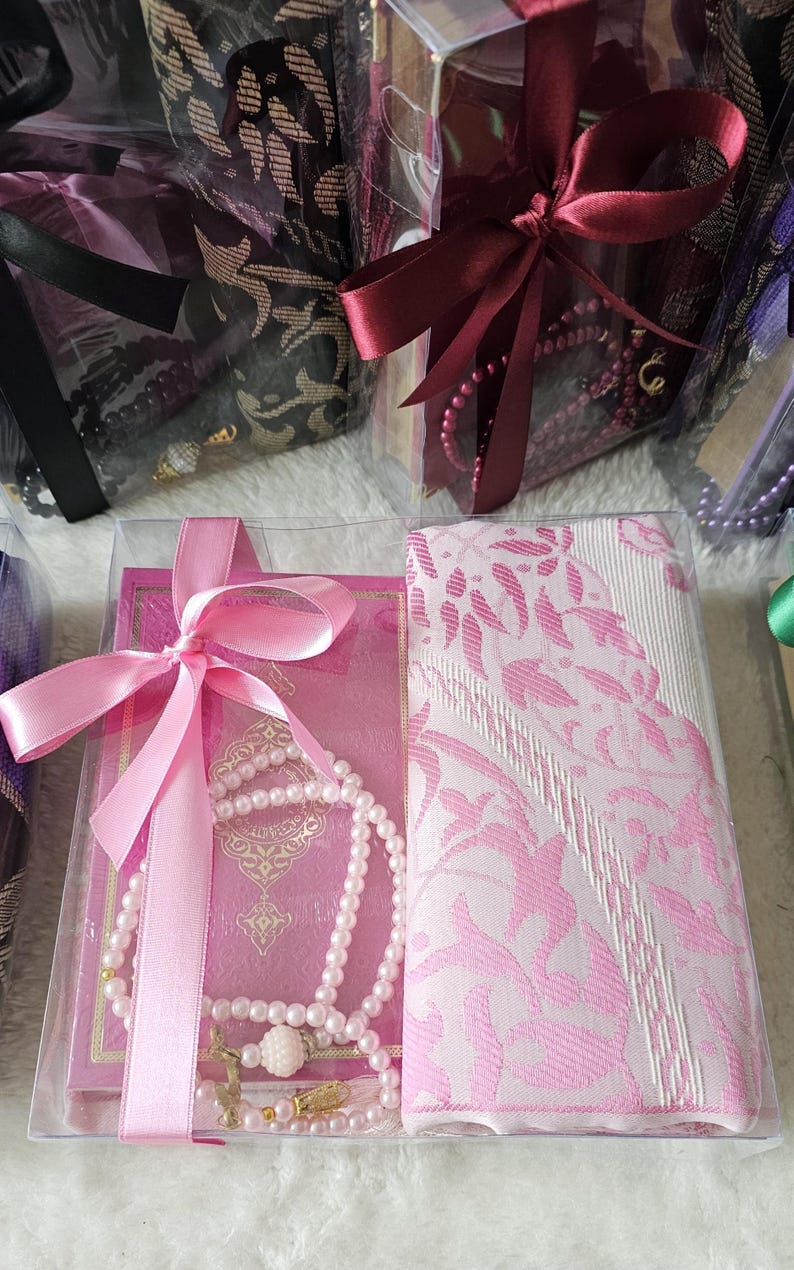 Engraved Quran Gift Set: Islamic Prayer Rug & Tasbih image 12