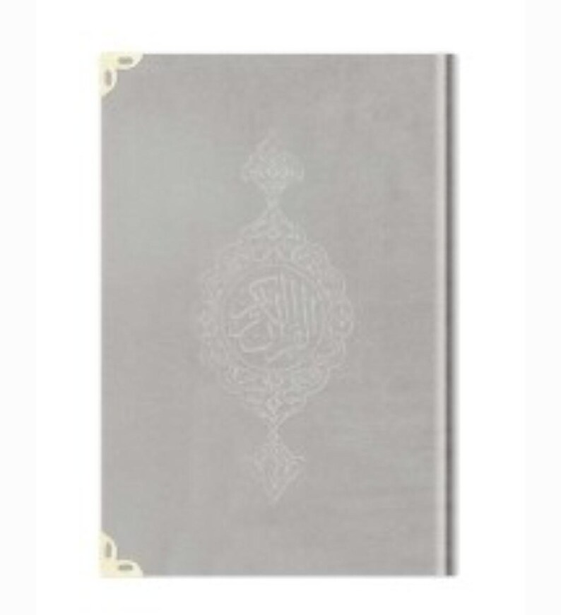 Engraved Quran Gift Set: Islamic Prayer Rug & Tasbih Grey