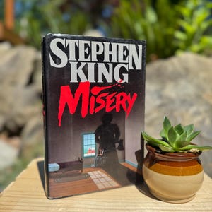 Edizione vintage con copertina rigida di Misery di Stephen King