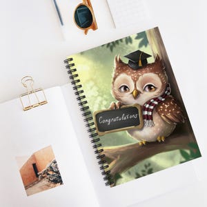Presente de formatura - Caderno espiral de coruja, linha pautada | Diário de escrita fofo de 118 páginas para escola, notas e poemas | Capa de animal inspiradora