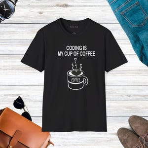 Kodningskaffe-t-shirt | Rolig programmerare unisex-t-shirt | Gåva för mjukvaruutvecklare