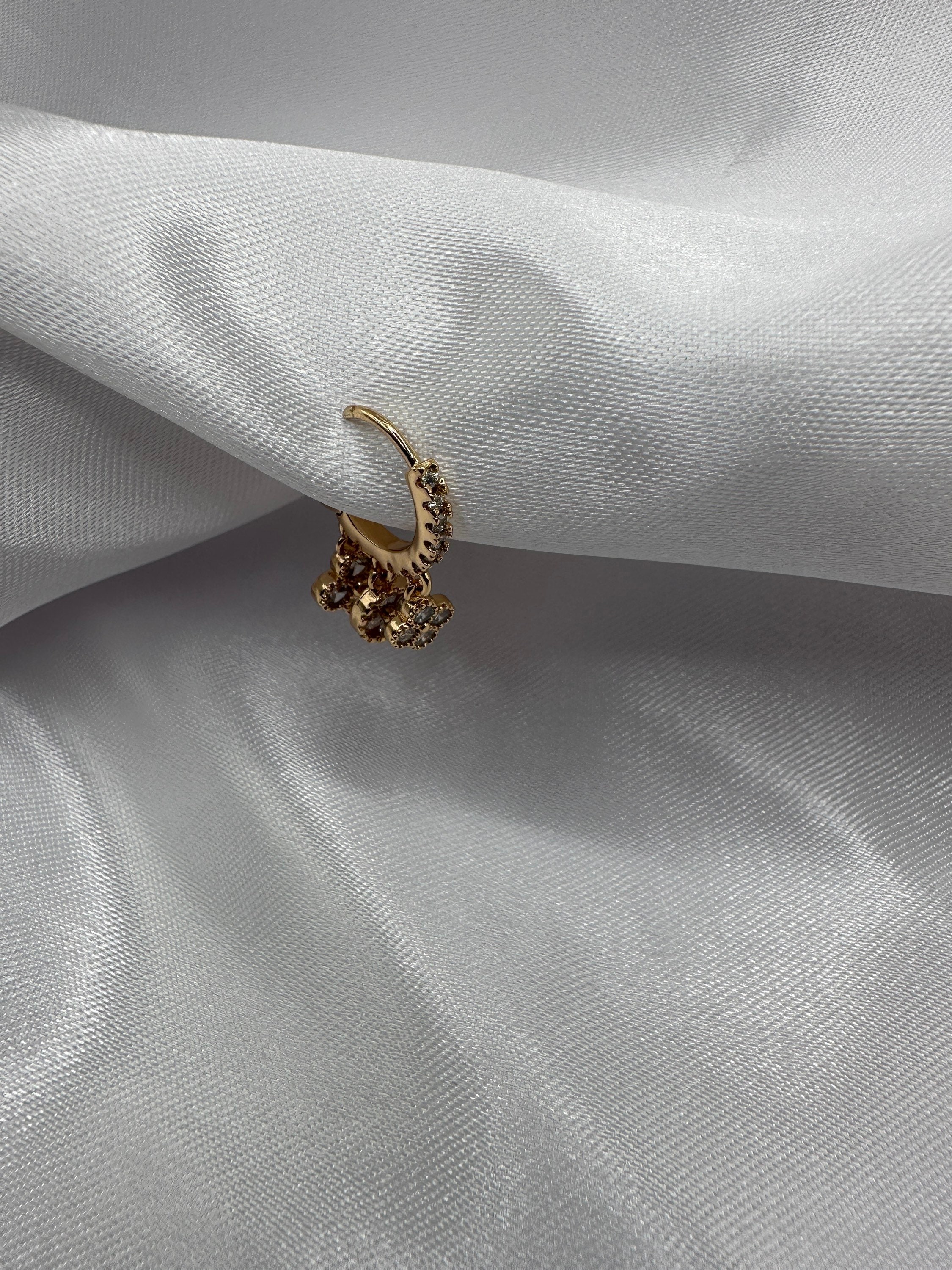 18KゴールドメッキCZクローバーダングルフープイヤリング