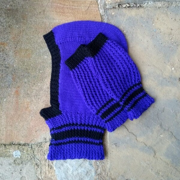 Cagoule tricotée à la main avec des gants chauffe-poignets taille femme VIOLET et NOIR rétro fait main