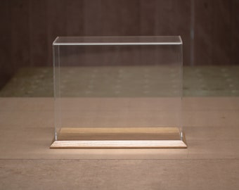 Display Case 30cm x 11.5cm x 23cm (h) with Oak base