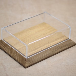 Vitrine fabriquée à la main 14 cm x 10 cm x 3 cm (h) avec base en chêne