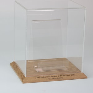 Book display case - "Paperback" (4.3 x 6.9 in) - 18cm x 15cm x 20cm + engraving + stand