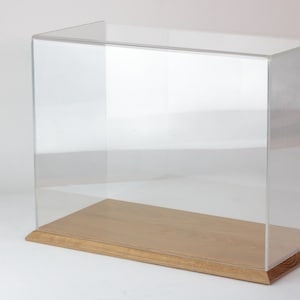 Display Case 40cm x 20cm x 30cm with fitted Oak Base