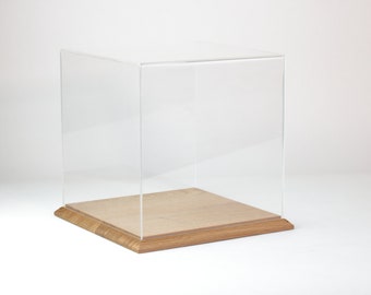 Vitrine: 25 cm x 25 cm x 25 cm