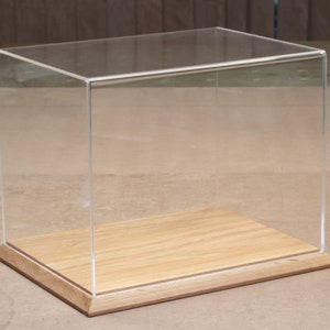 Display Case 30cm x 23cm x 23cm with Oak Base