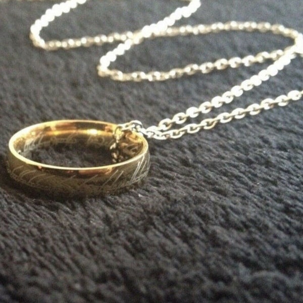 Bague elfique gravée sur chaîne de 61 cm One Ring la bague en or anneaux titane Collier en acier écriture elfique