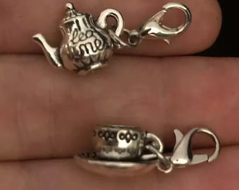 Set da 2 pezzi con ciondolo a forma di tazza da tè, motivo: teiera Alice nel paese delle meraviglie, ciondolo Odd Tea Party UK