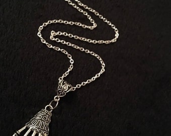 Skeleton Hand Necklace 24 inch long chain Zombie Rockabilly Bone Silver Steampunk Horror Voodoo *UK horror fan