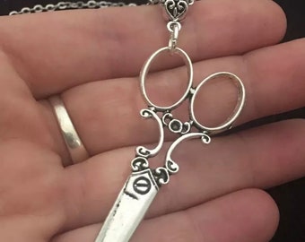 Large Scissors Necklace Pendant on 24inch chain. Antique Victorian style Hairdresser Artist Chain *UK
