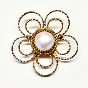 Winard Pearl Brooch Genuine Baroque Gold Tone Floral Signed 1-5/8” Collectible Wearable-Wishesantiques