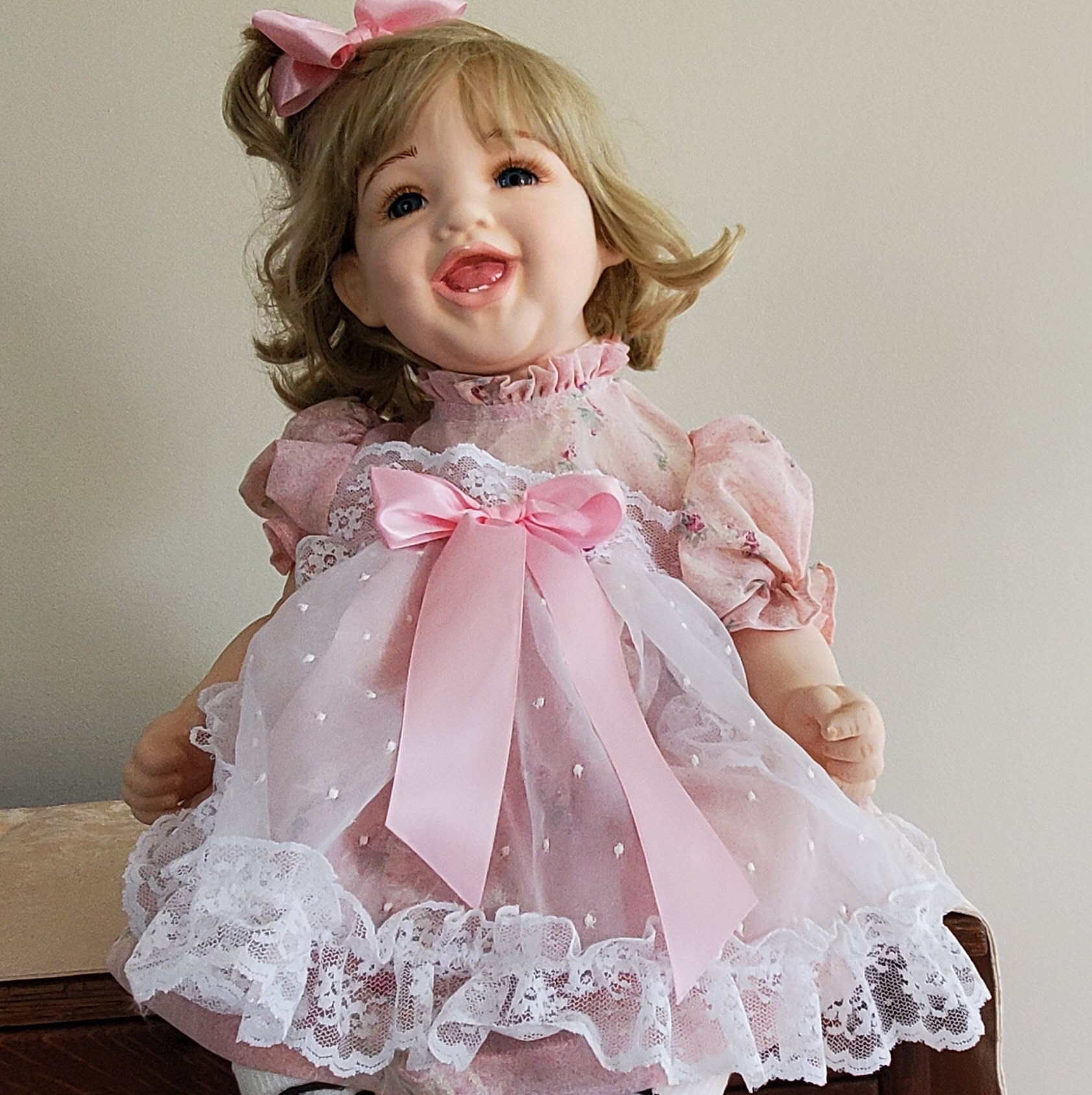DREAM BABY SKY BLUE  BOWS TRADITIONAL NETTED  DRESS  0-2 YEARS OR REBORN DOLLS 