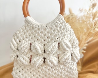 Handmade Macrame Bag with Wooden Handle – Bohemian Style Handbag