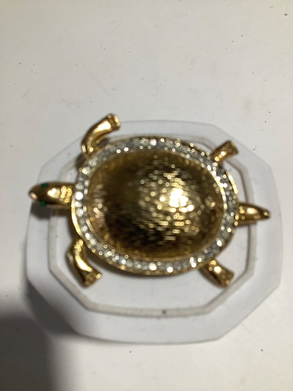 Unsigned turtle pin - image 1