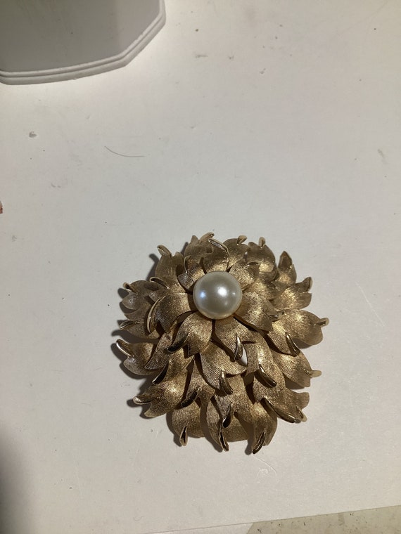 Crown Trifari goldtone & faux pearl pin - image 2