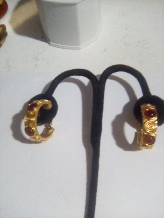 Clip hoop earrings signed Trifari TM - image 2