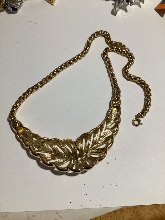 Trifari TM necklace in goldtone - image 3