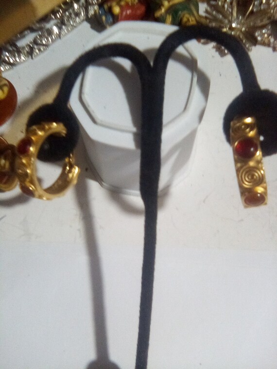 Clip hoop earrings signed Trifari TM - image 1