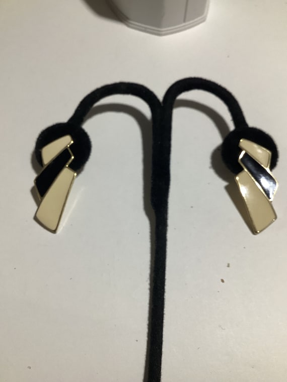 Pierced Trifari earrings - image 1