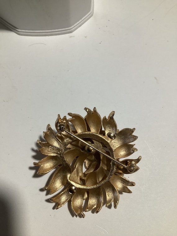 Crown Trifari goldtone & faux pearl pin - image 3