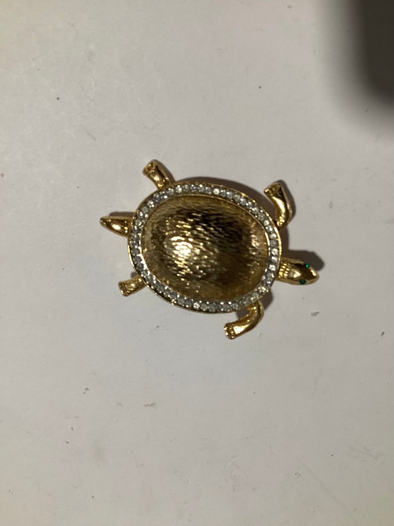 Unsigned turtle pin - image 2