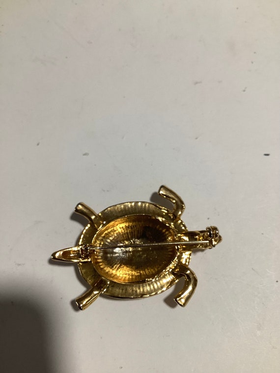 Unsigned turtle pin - image 3