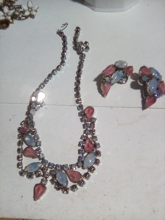 Unsigned colored rhinestone set