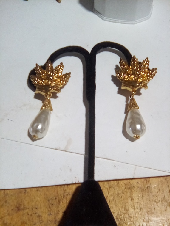 Wonderful signed Craft clip earrings