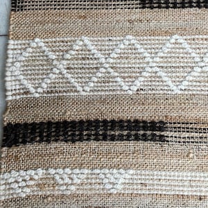 Hand Woven Jute Wool Area Rug: Chunky Knit, High Low Weave