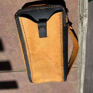 Cartera de piel de vacuno cosida a mano