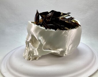 Hauntingly Elegant Halloween Skull Candy Bowl – A Treat for the Eyes and the Taste Buds!