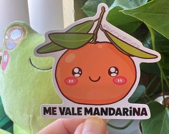Adesivo Me Vale Mandarina: trocadilho engraçado em espanhol, decalque para laptop