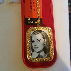 VINTAGE REUGE STE Spieluhr, Fotorahmen, mit Schloss Schlüsselanhänger Circa ist 1960er Jahre Mint Dr Zhivago Laura&#39;s Song Video bei Interesse verfügbar