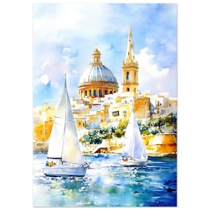 Può includere: Dipinto ad acquerello di una città costiera con un grande edificio a cupola e un alto campanile. Due barche a vela con vele bianche navigano sull'acqua blu. Il cielo è azzurro con nuvole bianche. Gli edifici sono gialli e bianchi.