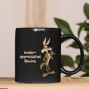 Taza del genio de la caricatura retro Wile E. Coyote. Taza de café negra novedosa. Taza de cerámica de 325 ml por menos de veinte dólares.