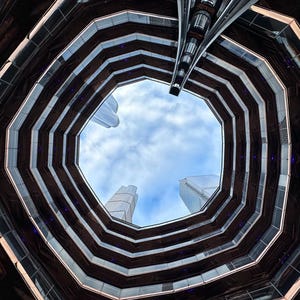 New York City, Hudson Yards, nave che guarda dritto verso l&#39;alto (stampa NYC)