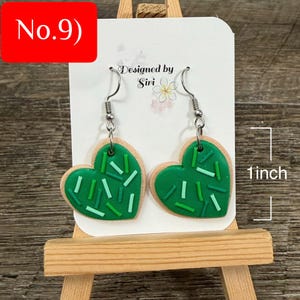 Örhängen i polymerlera, lyckobringande örhängen i grönrutigt shamrocks, kakörhängen, irländska gröna ombrehattar, muffinsörhängen No.9) Green Heart