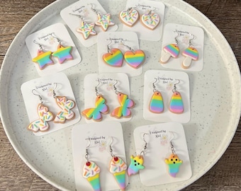 Pendientes de galleta de azúcar arcoíris pastel hechos de arcilla polimérica y anzuelos de acero inoxidable, joyería ligera hecha a mano, buen regalo para el orgullo.