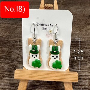 Örhängen i polymerlera, lyckobringande örhängen i grönrutigt shamrocks, kakörhängen, irländska gröna ombrehattar, muffinsörhängen No.18) Bunny