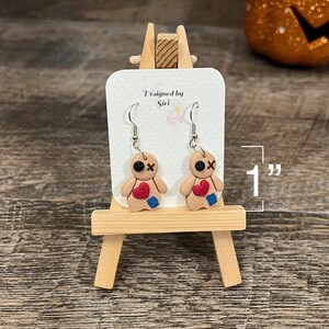 Halloween Voodoo-Puppe Ohrringe Polymer Clay Voodoo-Puppe mit Silber Farbe Draht Fisch-Haken baumeln handgemachte Schmuck 1 Zoll lang