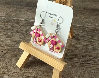 Pendientes de regalo para el día de San Valentín con forma de casa de jengibre, bonitos pendientes de arcilla rosa, perfectos para Galentines.