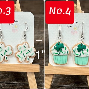 Örhängen i polymerlera, lyckobringande örhängen i grönrutigt shamrocks, kakörhängen, irländska gröna ombrehattar, muffinsörhängen bild 6