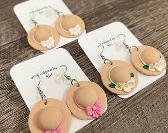 Sombrero para el sol con pendientes de lazo rosa, sombrero para el sol floral hecho a mano, colgantes perfectos para vestidos de verano este verano, sombrero de playa, pendientes súper ligeros