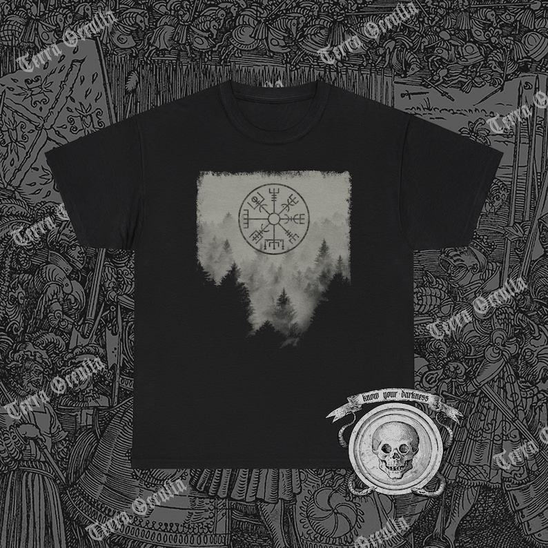 Może przedstawiać: Czarny T-shirt z szarym wzorem kompasu i tekstem "Know your darkness" na czarnym grafice czaszki.