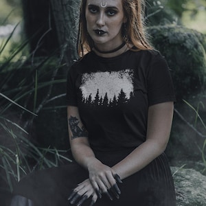 Camiseta Bosque Oscuro: Adoración pagana a la naturaleza, Bosque brumoso imagen 3